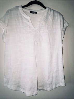 Cable & Gauge White Embroidered Short Sleeve Top